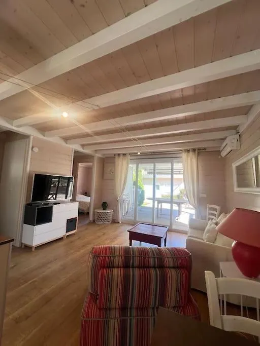 Maison Climatisee 4 Personnes ガッサン シャレー